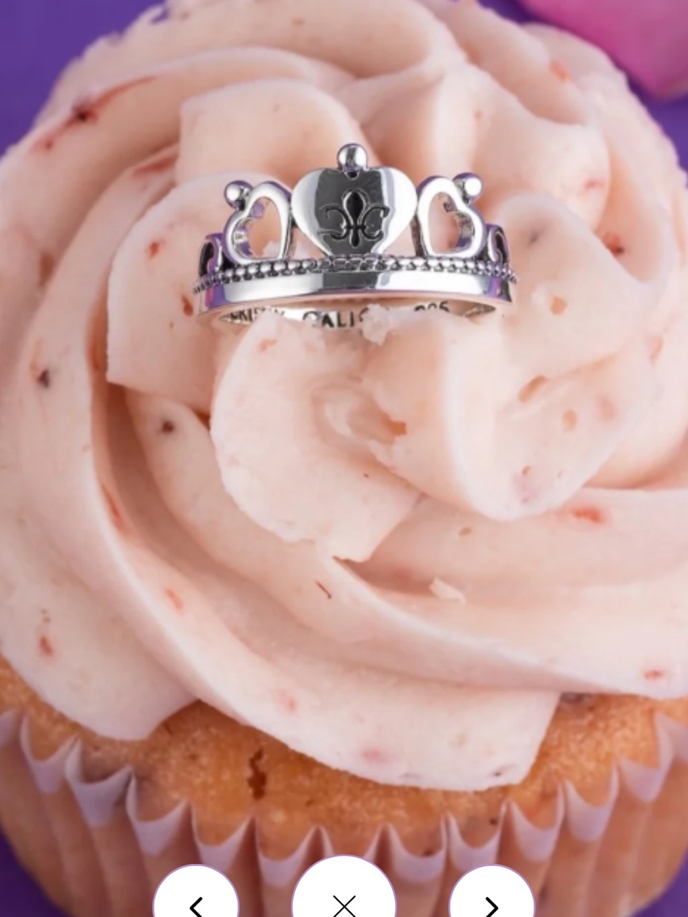 Cristy Cali Queen of Hearts Ring Size 8